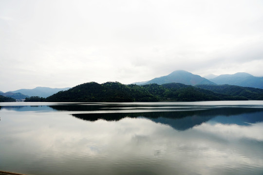 湖光山色 湖光倒影 水墨