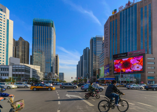 城市中心的建筑 城市街道