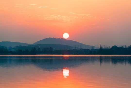 东湖日落