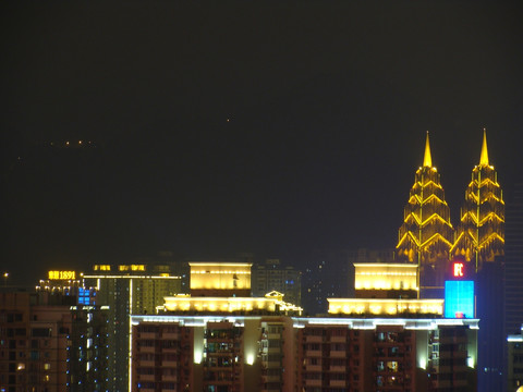 重庆南滨路双子塔夜景