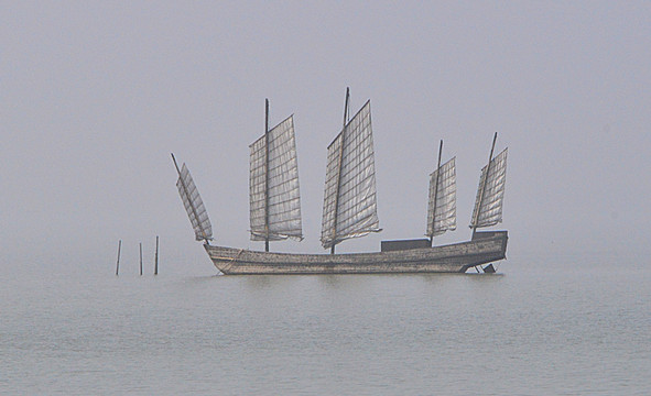 太湖上的帆船