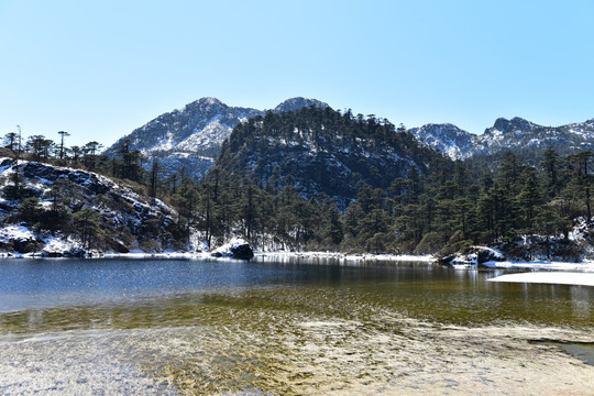 凉山 螺髻山 草海 雪景 湖泊