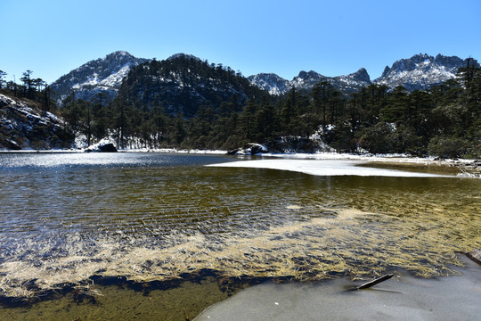 螺髻山 草海 雪景 湖泊