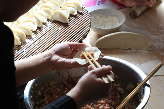 包饺子