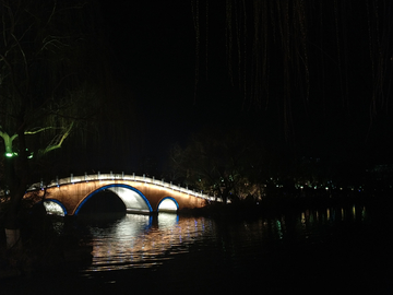 大明湖上的桥