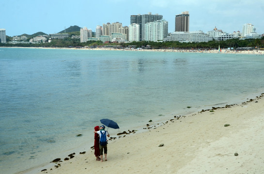 海边情侣