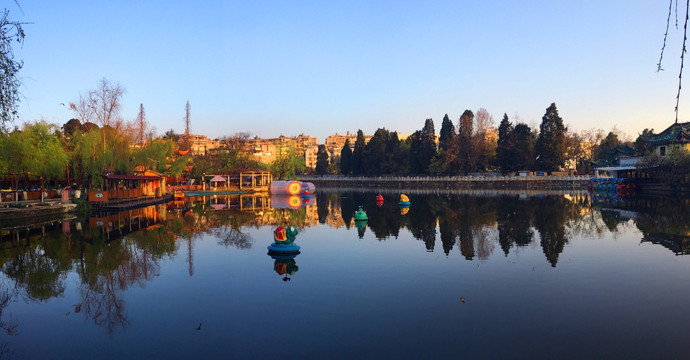 翠湖早晨 全景图