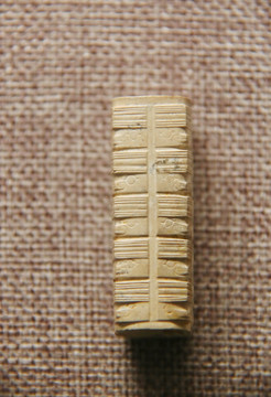 良渚文化神人纹玉琮式管