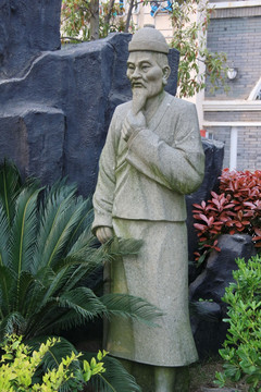 吴宗慈石雕像