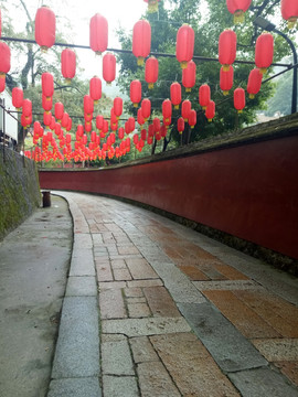 涌泉寺红墙走廊