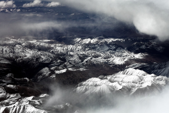 航拍雪山