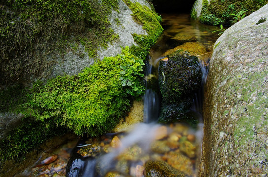 溪水