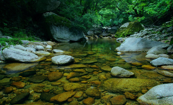 溪水