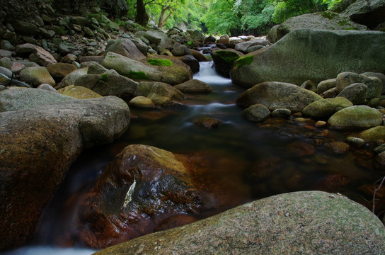 溪水