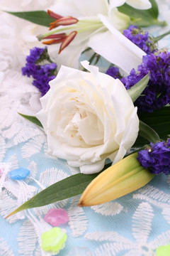 白色玫瑰花紫干花百合花