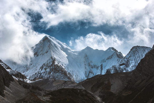 夏诺多吉雪山