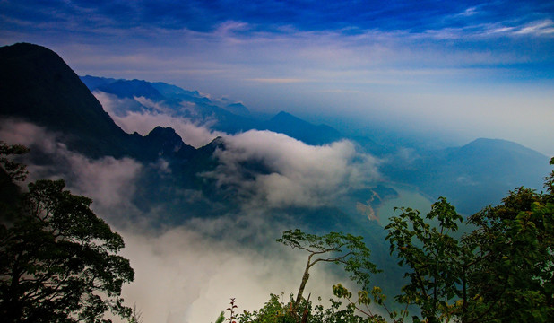 江油观雾山风光