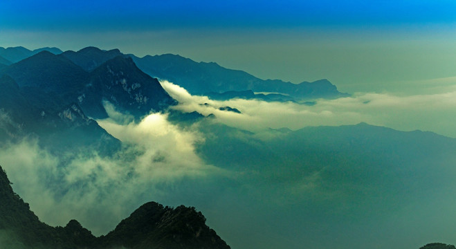 江油观雾山风光