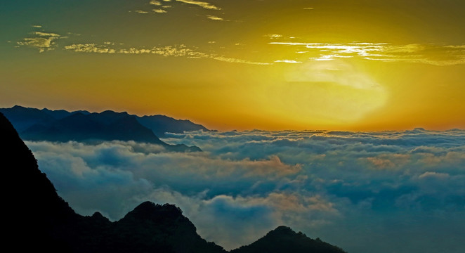 江油观雾山风光