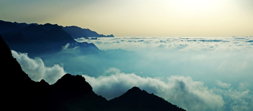 江油观雾山风光