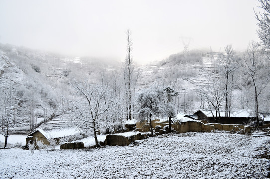 大凉山彝乡雪景