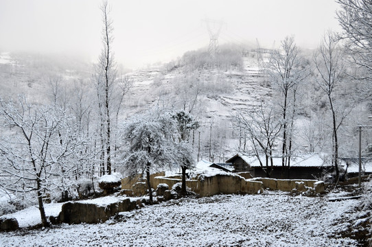 大凉山彝乡雪景