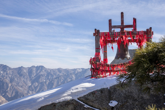 陕西 西岳华山南天门聚仙台铜钟