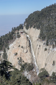 远眺华山中峰 华山旅游