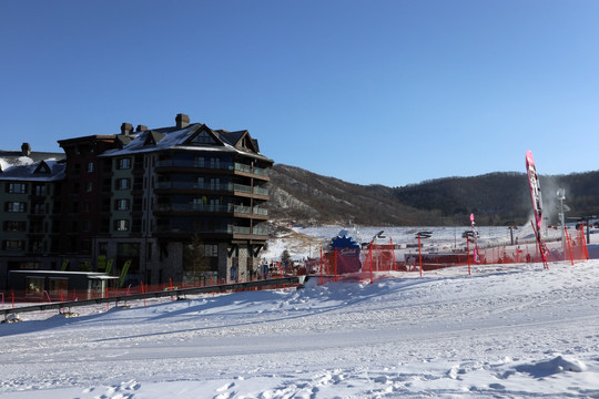 冰雪旅游 休闲滑雪 雪地宾馆