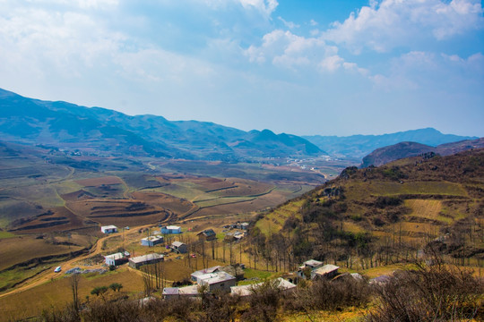 丘陵 山村