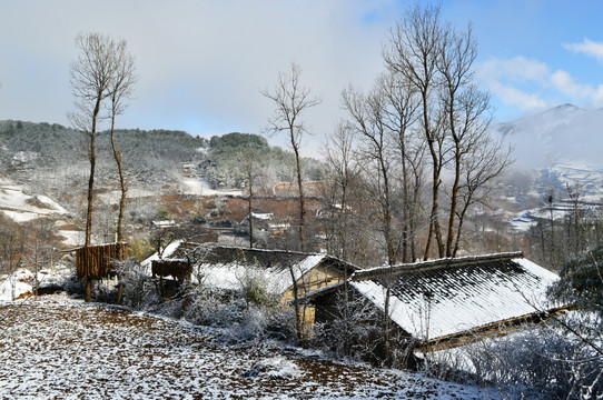 大凉山 农村雪景