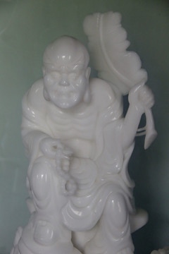 白色瓷雕芭蕉罗汉