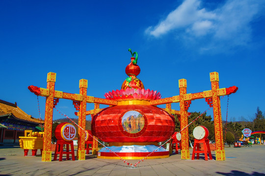 鞍山玉佛寺灯展宝葫芦与福字鼓