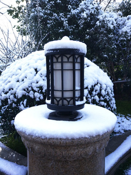 欧式园林灯雪景