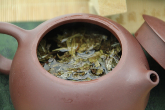 贡眉饼茶壶