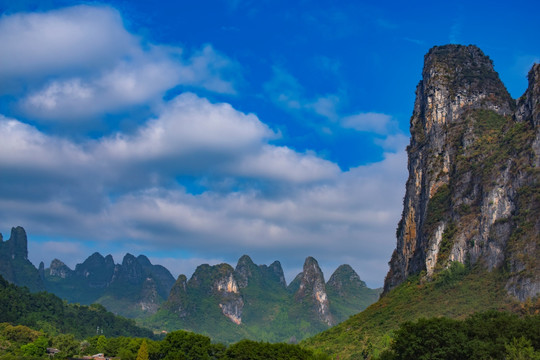 青山靠山