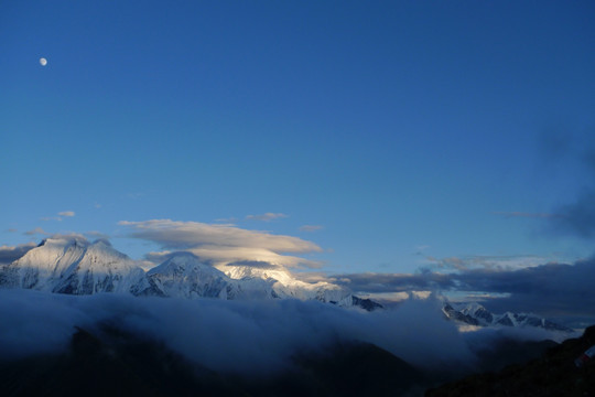 贡嘎雪山