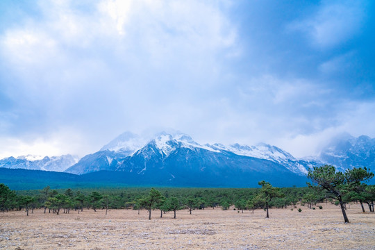 云南云龙雪山