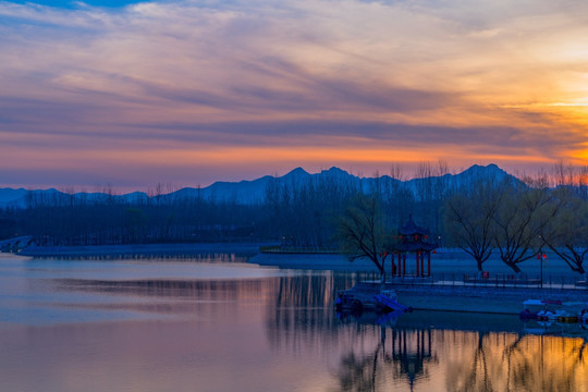 湖景晚霞唯美风光