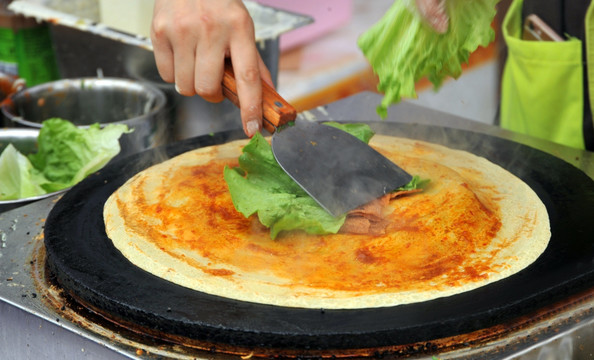 鸡蛋灌饼制作 煎饼