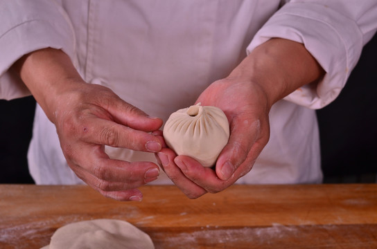 擀饺子皮