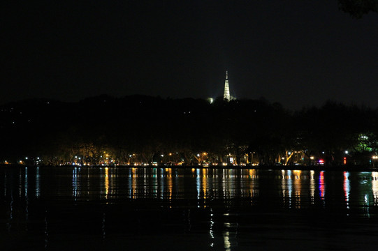 西湖保俶塔夜景