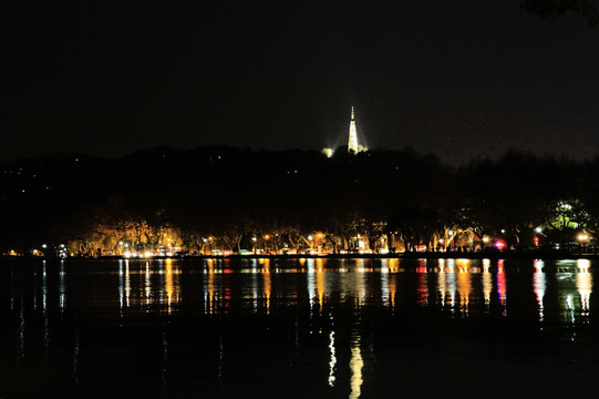 西湖北山路夜景