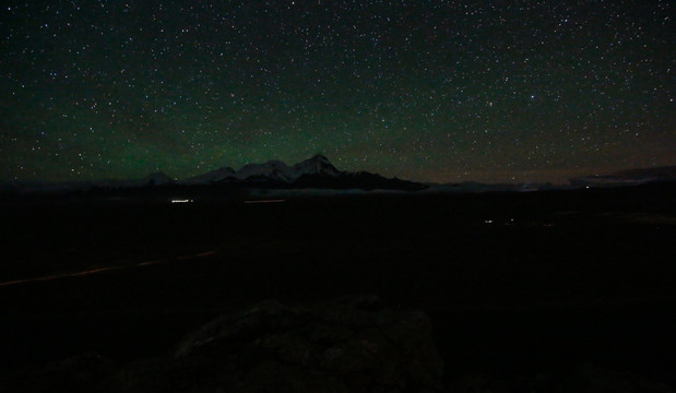 雪山和星空