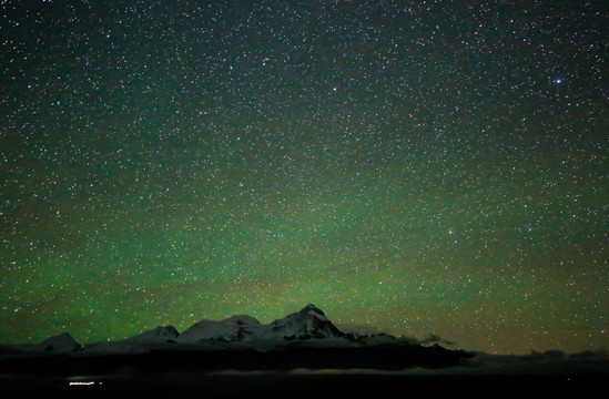 星空和雪山