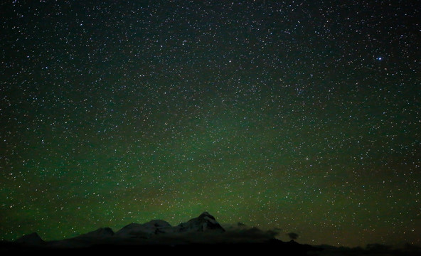 雪山和星空