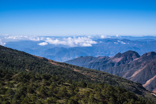 高原群山