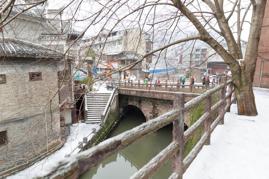 凤凰古城 护城河雪景