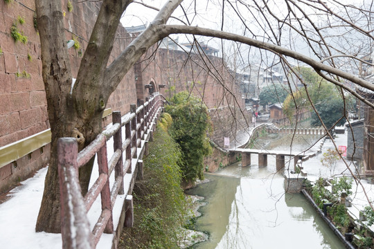 凤凰古城 护城河雪景