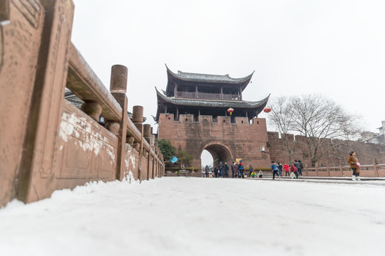 凤凰古城 阜城门雪景